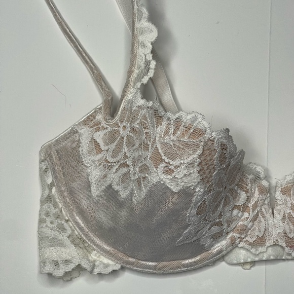 Vintage Victoria’s Secret 36C Lined Floral Embroidery Lace Bra White Tan Cut Out - Picture 3 of 4